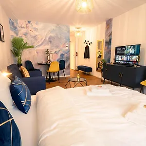 apt-premium-studio-1-min-to-hbf.hotelsheidelberg.net/